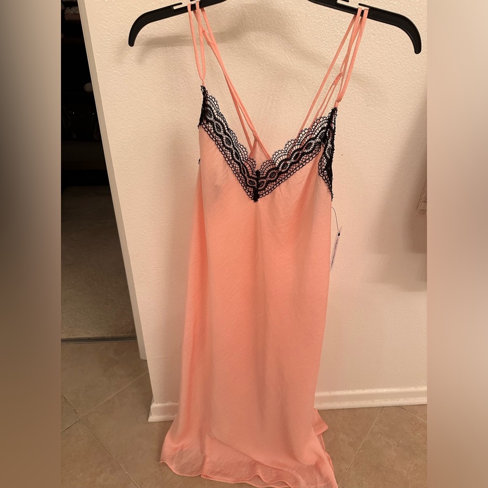 Nwt Night solid Gown pale coral M